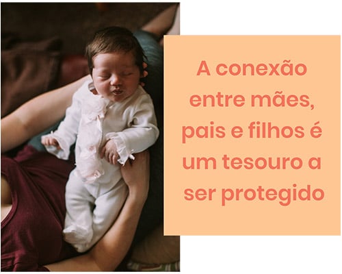 bebê dormindo com a frase "A conexão entre mães, pais e filhos é um tesouro a ser protegido" ao lado da imagem